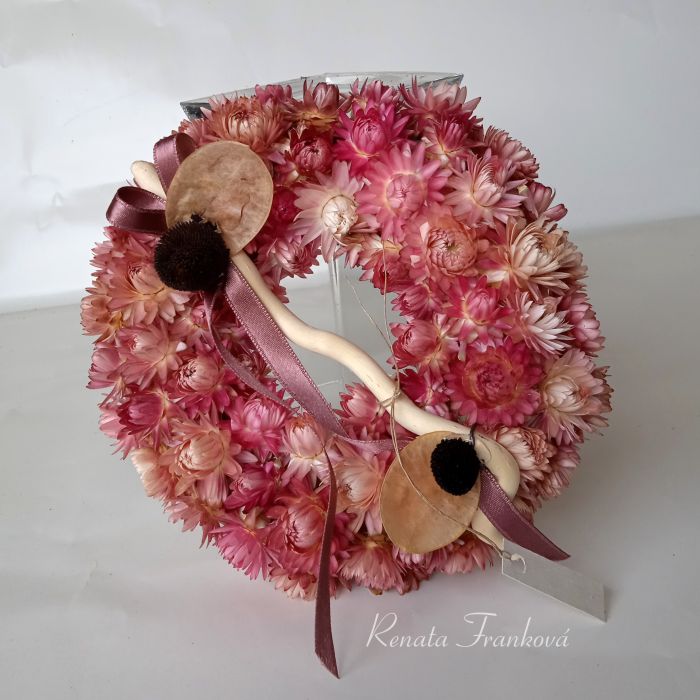 Dušičkový věnec slaměnkový 18 cm, růžový